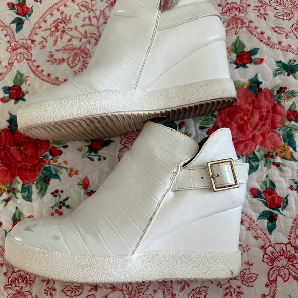 Women’s Wedge Sneakers - Picture 1 of 5